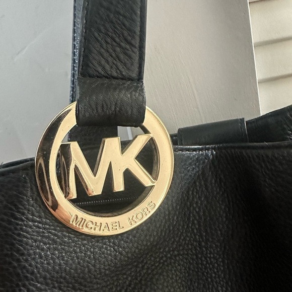 Michael Kors Fulton East West Black Pebbled Leather Tote. - Picture 6 of 8